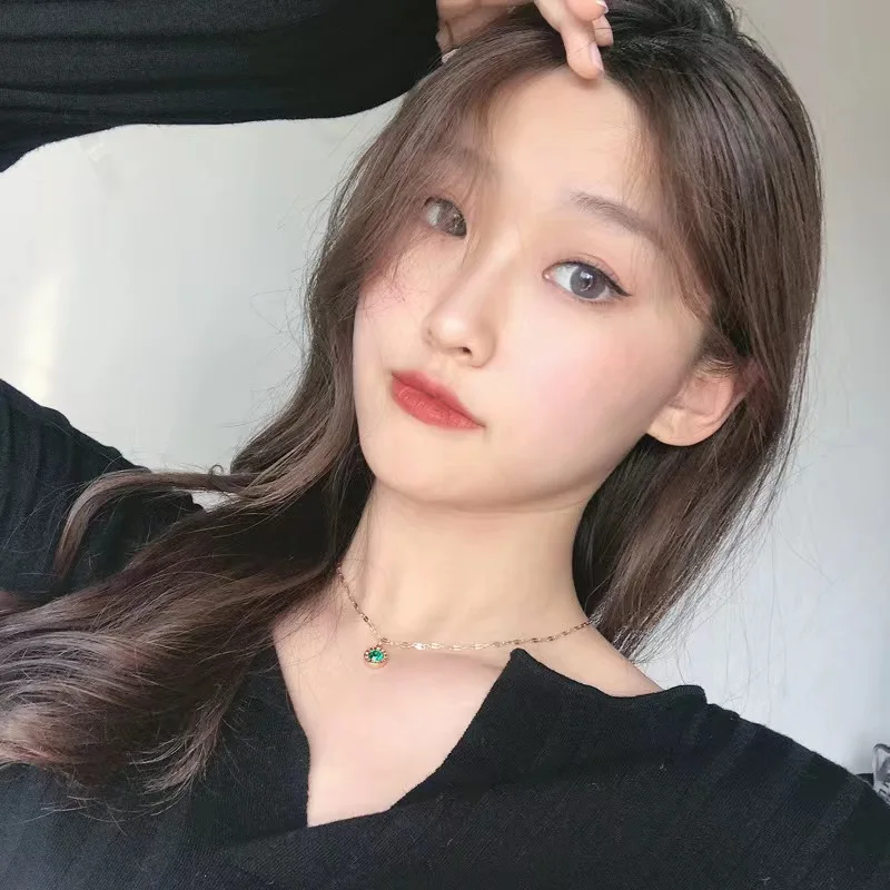 

Beautiful and fresh emerald Zircon Pendant neck chain light luxury collarbone chain net red temperament Necklace lady