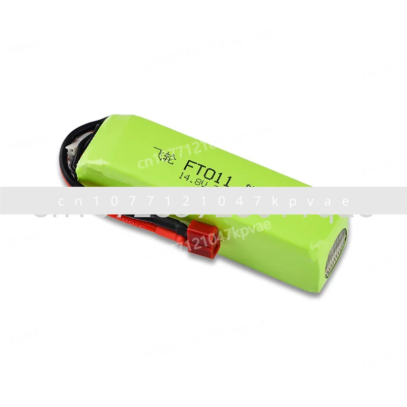 Игрушечная радиоуправляемая лодка