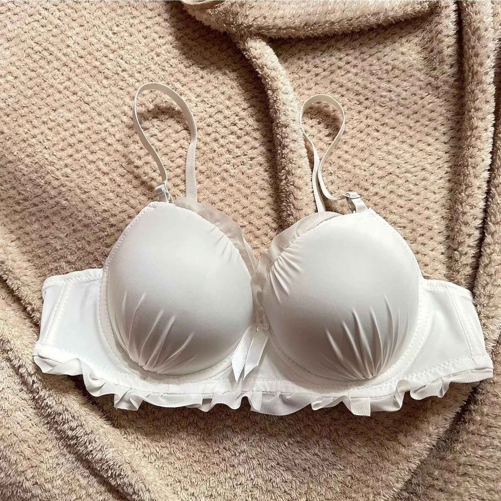 Женский бюстгальтер с очень толстой грудью бабочкой в виде листьев лотоса