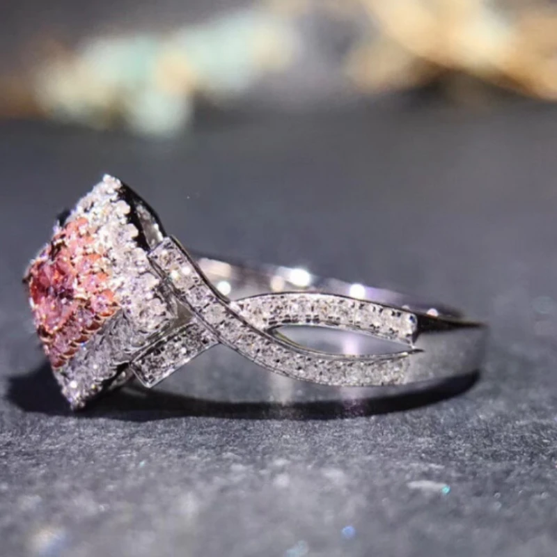 

2023 European and American New Style Ring Simple and Luxury Pink Square Zircon Diamond Princess Engagement Ring for Girlfriend