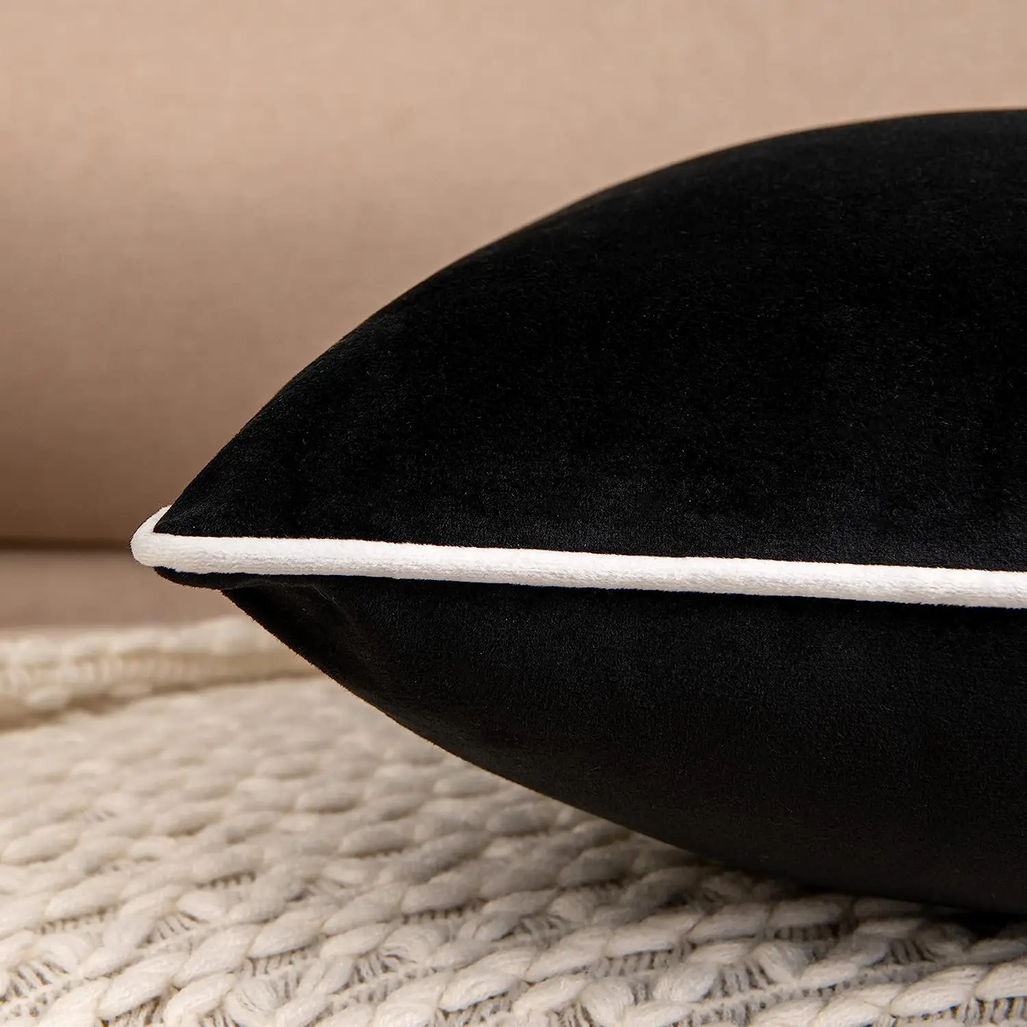 Декоративная квадратная наволочка из полиэстера