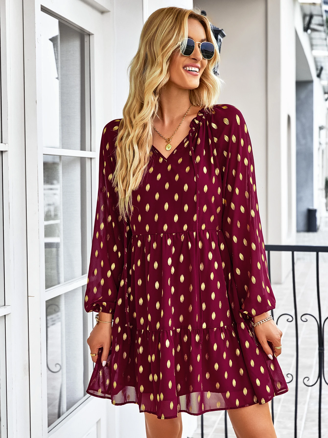 

Летнее мини-платье Chifirena с цветочным принтом, женские пляжные платья Бохо с оборками и рукавом с V-образным вырезом, милый сарафан, платья с л...