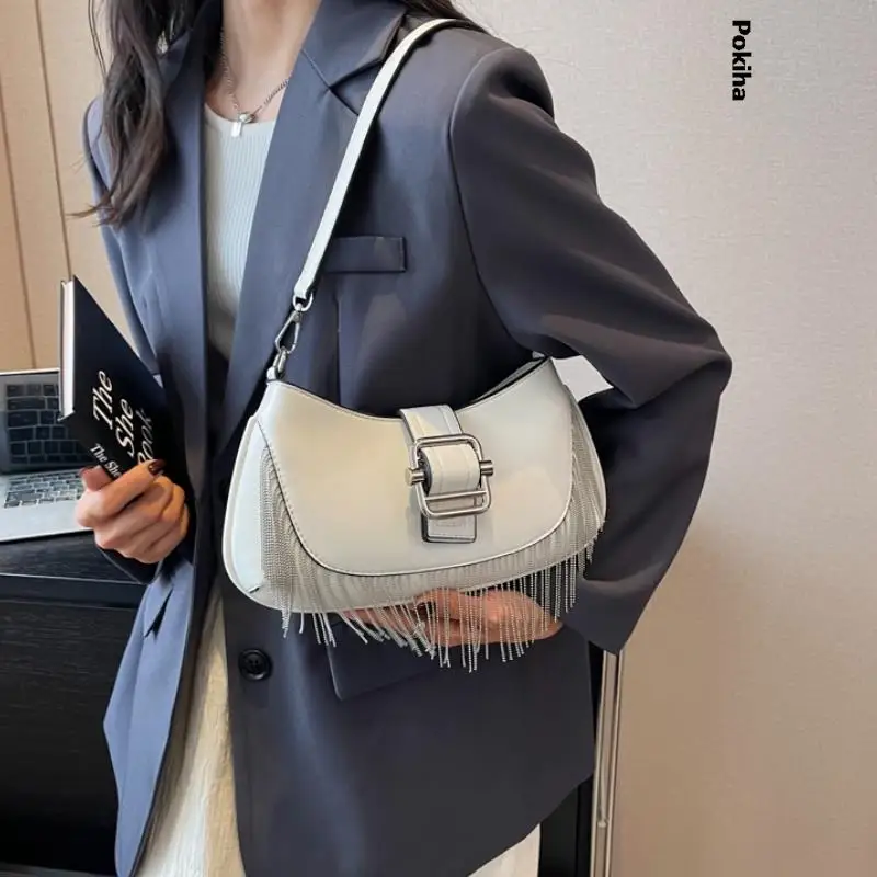 

Сумка на плечо с полумесяцем и бахромой женская, саквояж на плечо из однотонной кожи, дизайнерский роскошный тренд, 2023