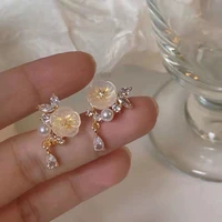 elegant and delicate flower earrings fashion fresh ladies pearl earrings girls daily wear earrings sweet and lovely jewelry
