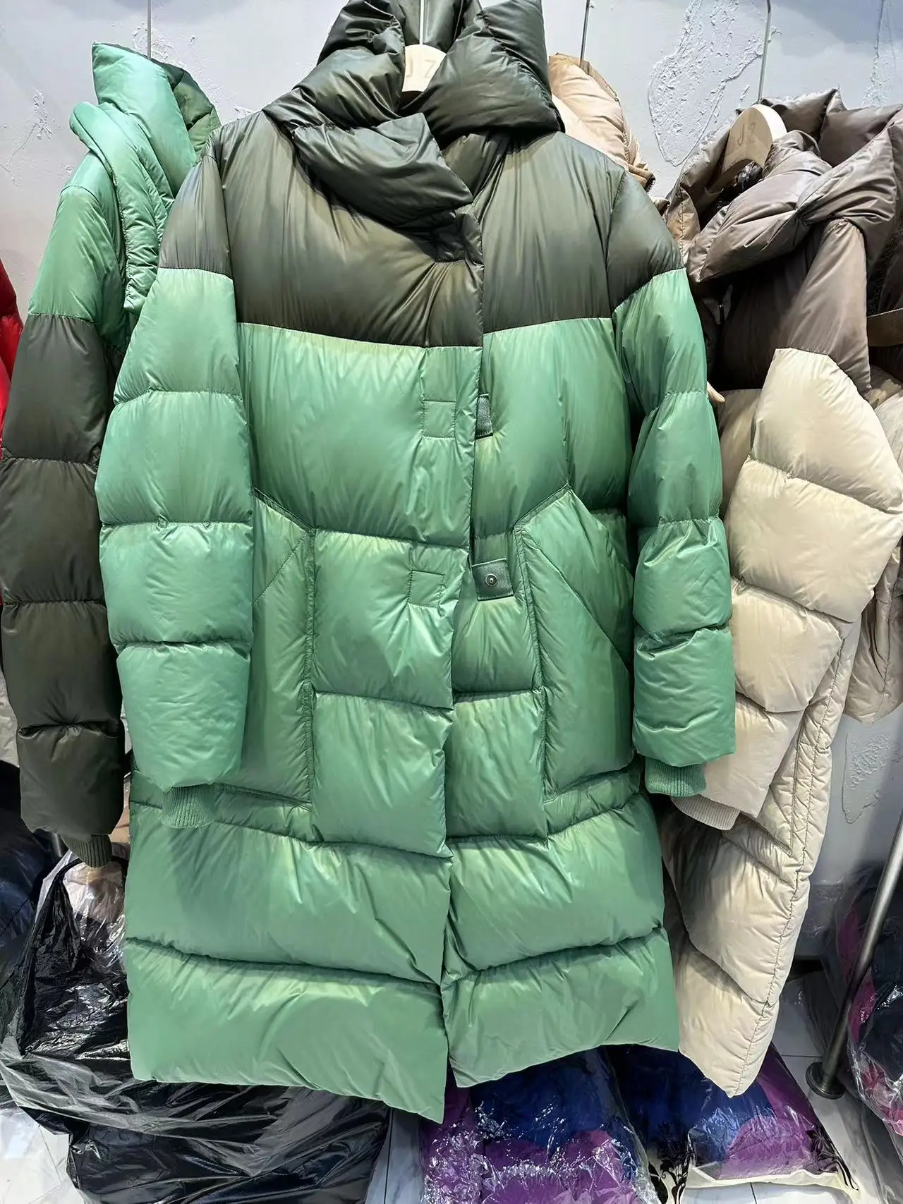 2022 Ladies Down Coat with a Hood Thick Puffer Parkas for Women Patchwork Female Winter Cloth Jacket Plush Oversized Maxi Long