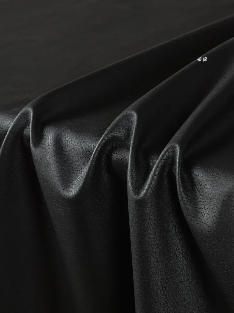 Кожаная ткань темно-черная матовая мягкая Водонепроницаемая износостойкая
