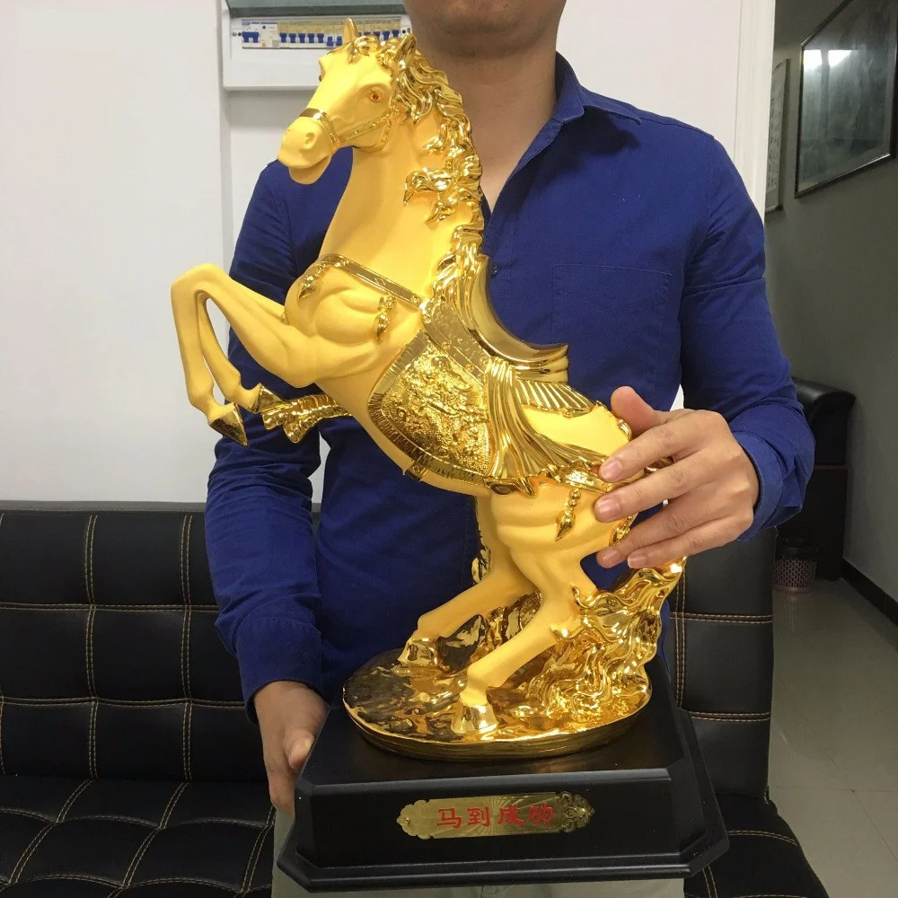 

Craft Furnishing Decoration Artificial Horse Figurine Home Ornament Resin Golden War-horse Birthday Business Christmas Gift