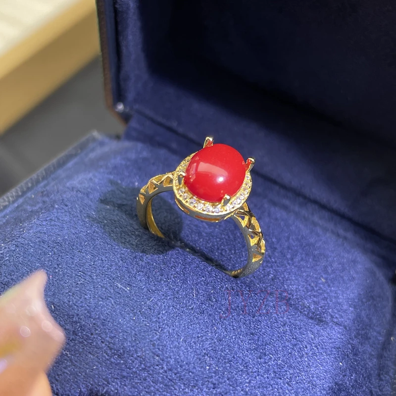 Элегантное женское обручальное кольцо с натуральным кораллом и серебром S925