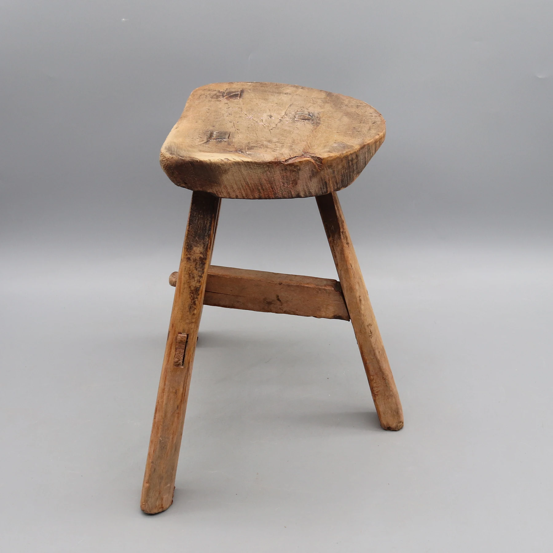 Полукруглый стул старый кухонный детский