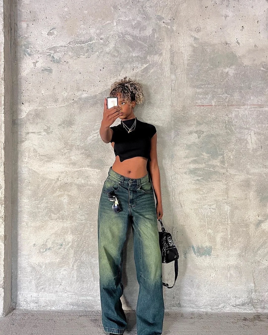 Джинсы в винтажном стиле темно-синие