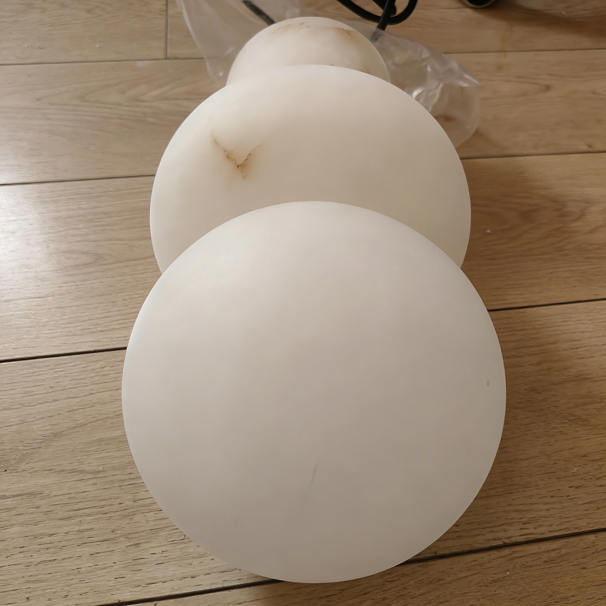 

Подвесной светильник Horrin из мрамора