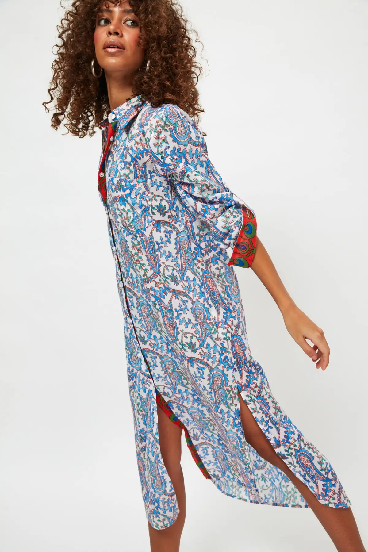 Муслиновое кимоно и кафтановый кафель с принтом на передней кнопке TBESS20KM0017| |