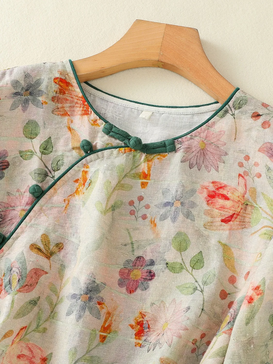 Рубашка женская из хлопка и льна с диагональными пуговицами круглым вырезом