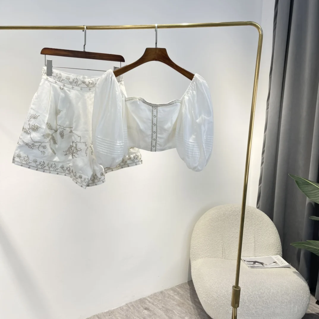 

Women Blouses and Shorts 2022 Summer New Arrival High Quality Gold Embroidered White Tops Two Piece Set