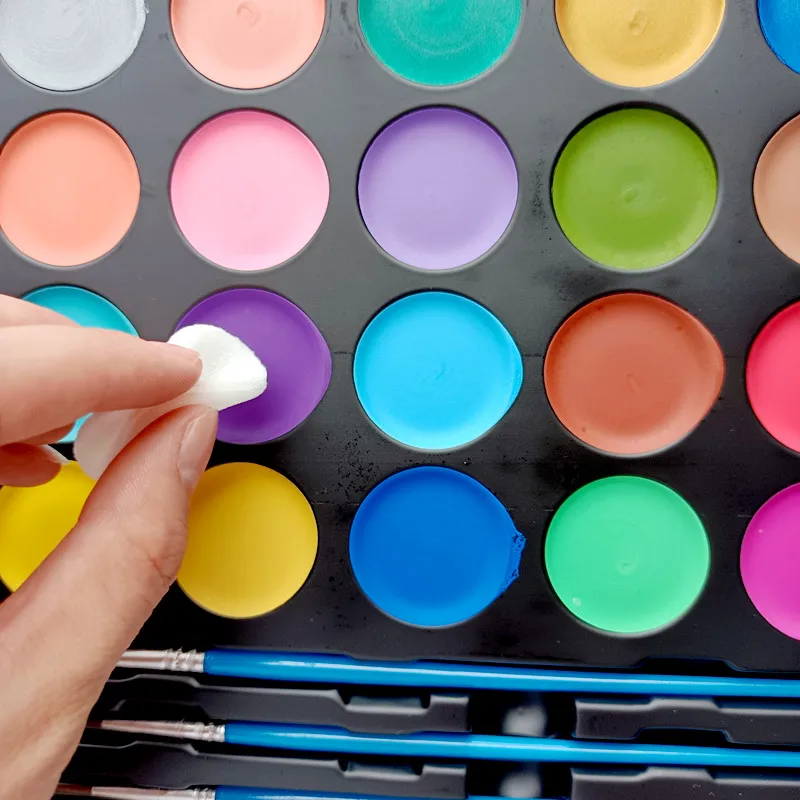 

New 30 Color Painting Suit With Brush Hair Dye Clip Available From Stock