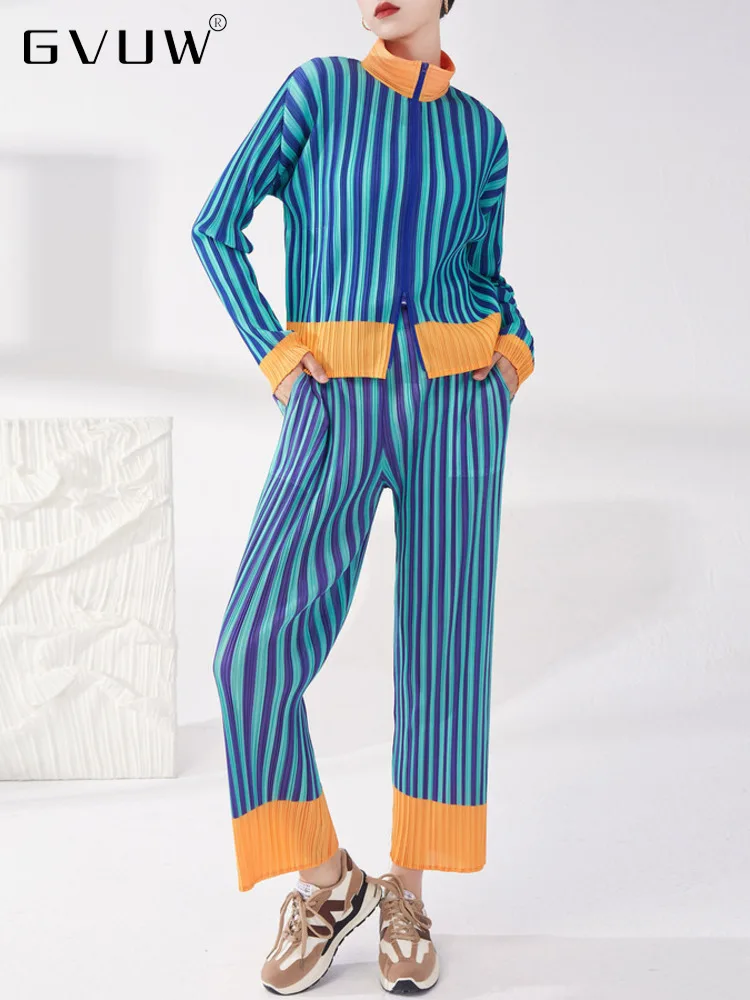 

Женский плиссированный комплект из двух предметов GVUW, пиджак на молнии с лацканами и полосками в стиле пэчворк, осенние брюки с эластичным п...