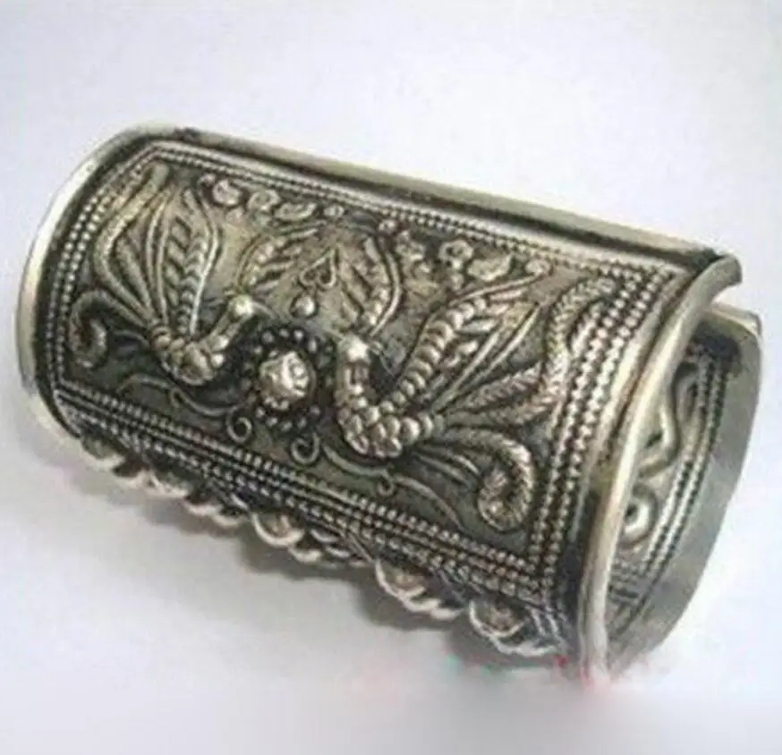 

Tribal exotic chinese handmade miao silver bracelet