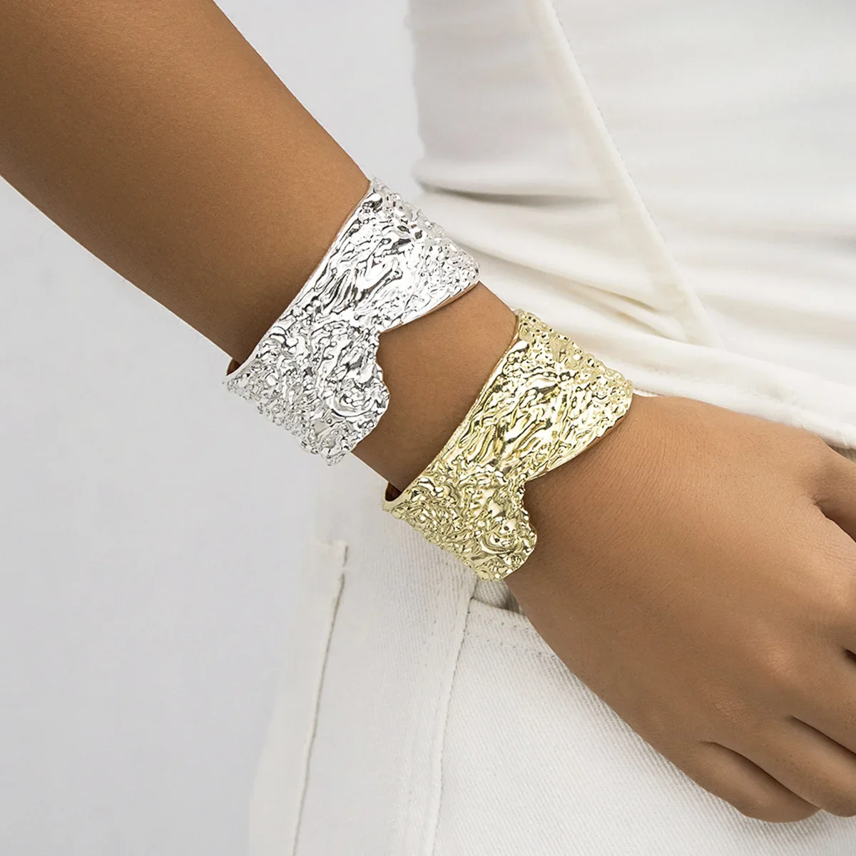 Необычные женские комплекты ювелирных изделий одинаковые браслеты в стиле панк