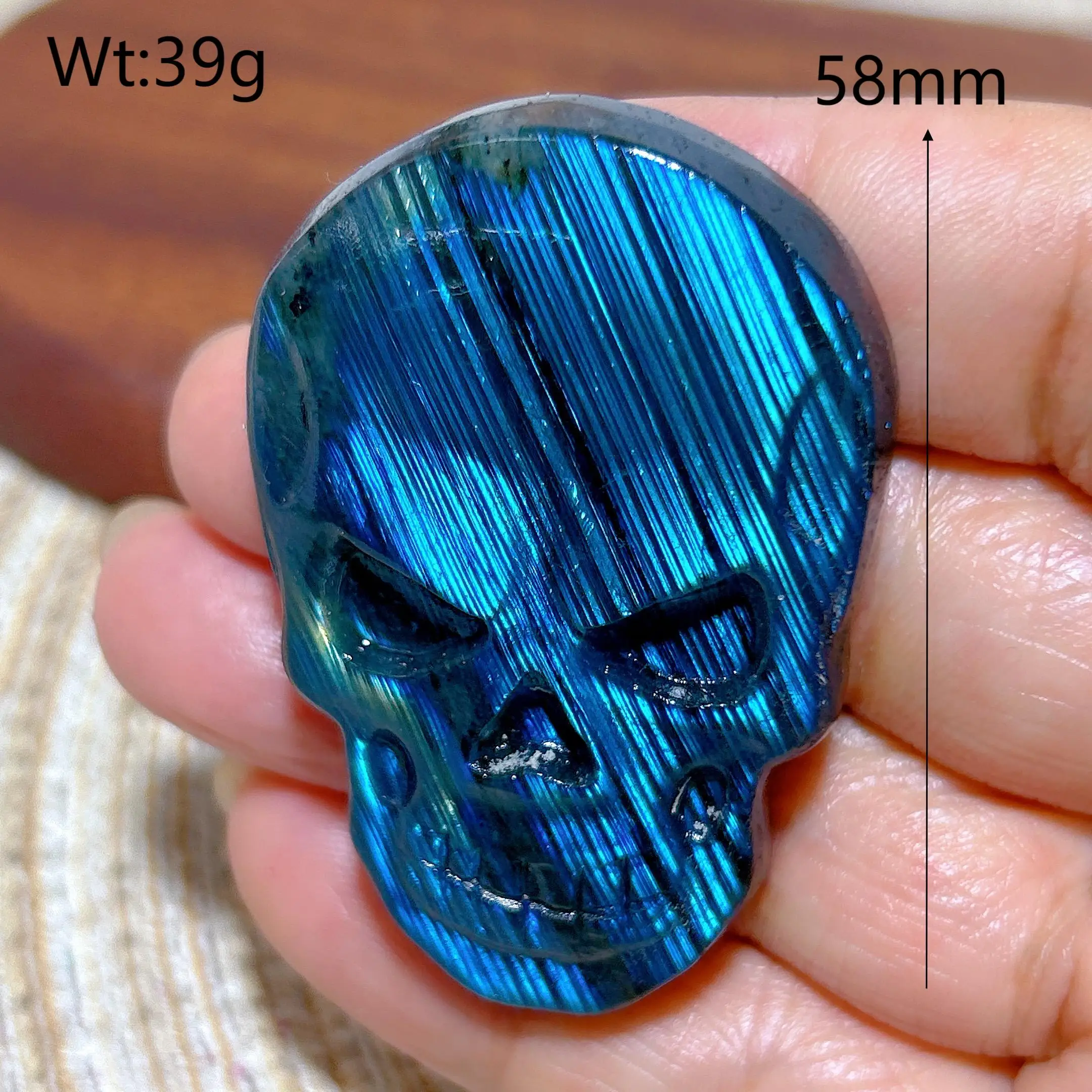 

Лабрадорит череп