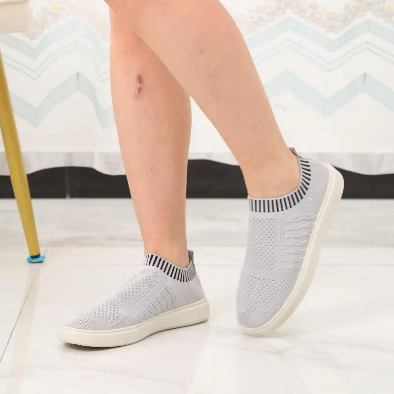Women's Shoes 2022 Solid Color Round Toe Lightweight Comfortable Breathable Casual Shoes Women's Sports Shoes Socks Shoes Plus
