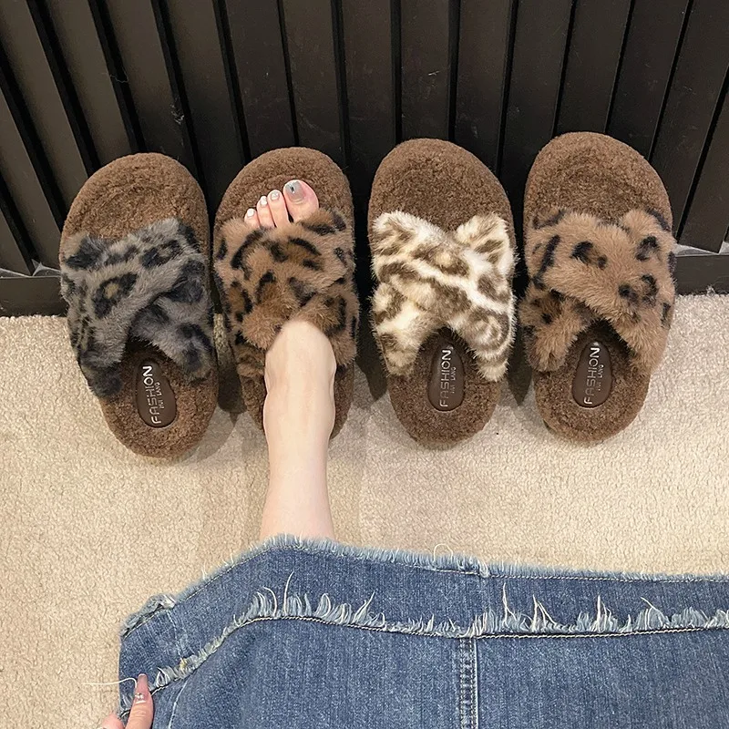 Домашние тапочки женская обувь на платформе шлепанцы модные меховые 2024