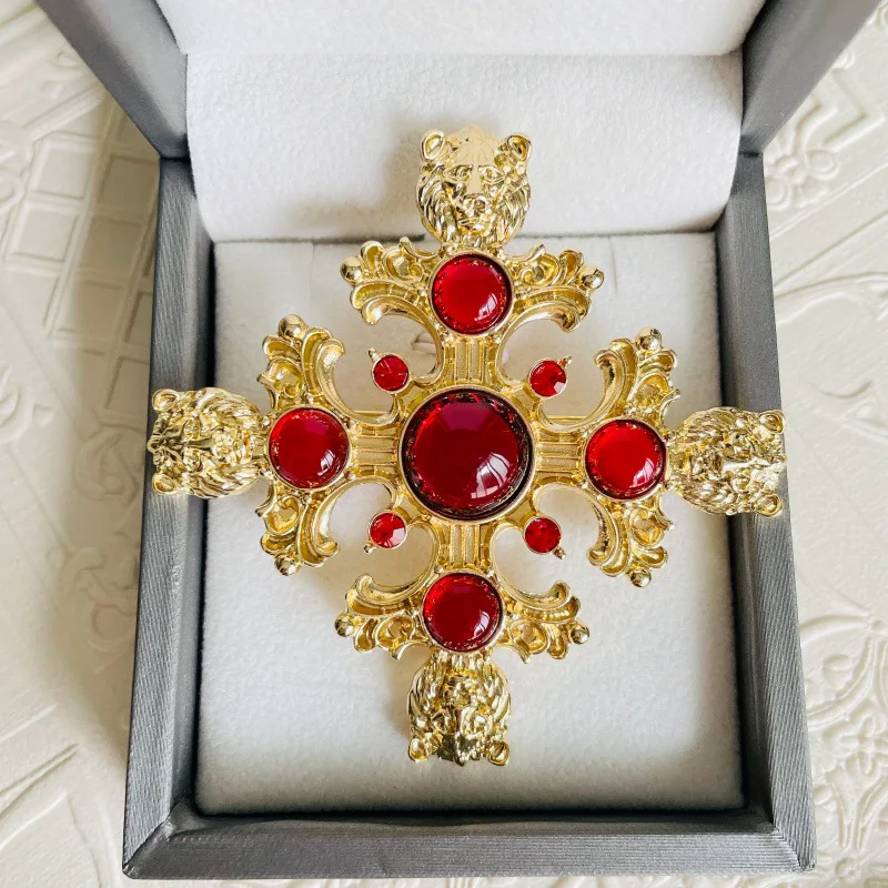 

New style resin inlaid lion head cross brooch pendant dual-use retro gold-plated women's brooch carving accessories corsage