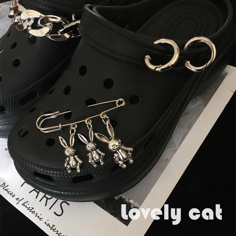 2023 Fashion Cute Croc Charms Designer DIY Metal Punk Circle Clogs Shoe Accessories Vintage Luxury Bear Shoes Charms for Croc