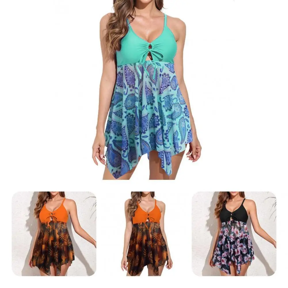 

Комплект для плавания с асимметричным подолом, V-образным вырезом и цветочным принтом