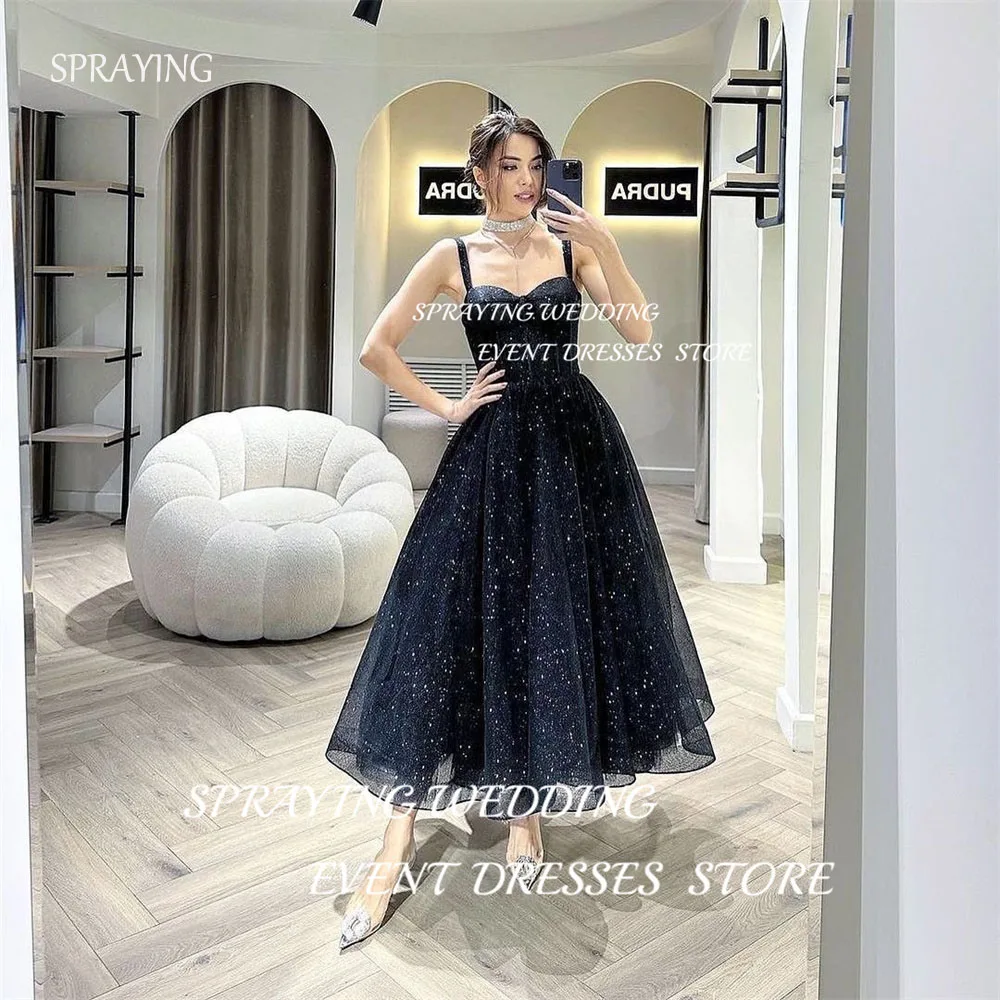 Роскошное блестящее платье-трапеция на тонких бретельках для выпускного вечера