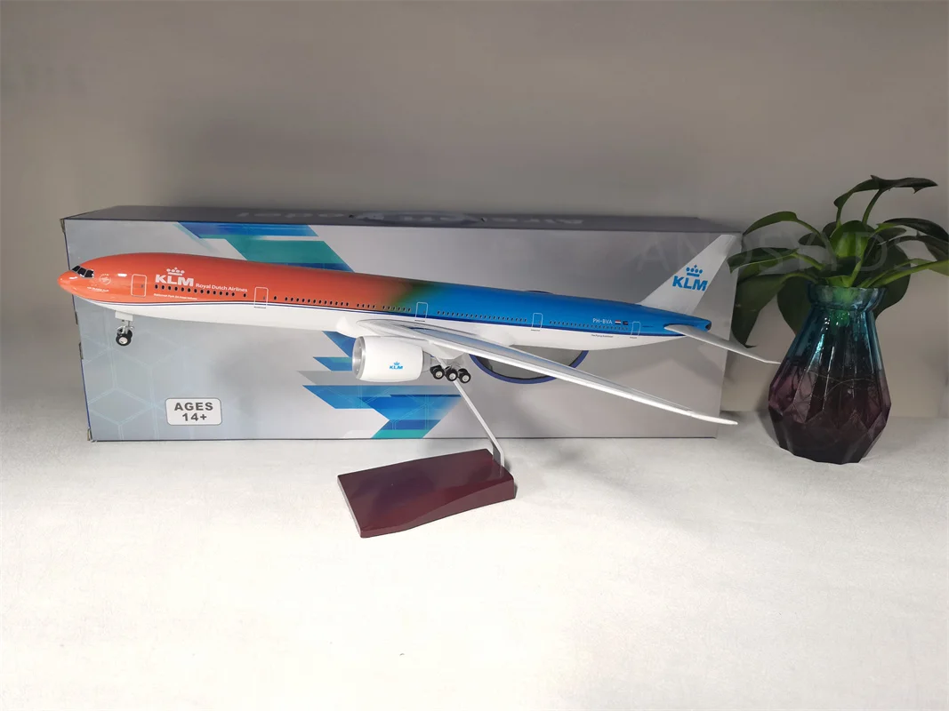 Сувенирный самолет KLM Air Airlines B777 оранжевый