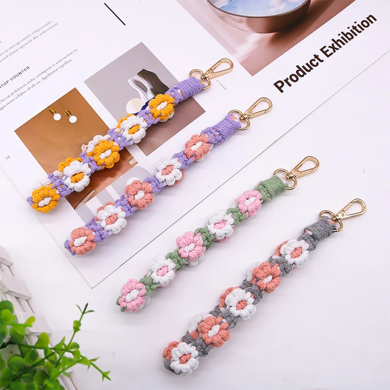 

Creative Daisy Flower Macrame Wristlet Keychain Boho Bohemian Key Fob Strap Wrist Lanyard Bracelet Keyring Purse Backpack Charm