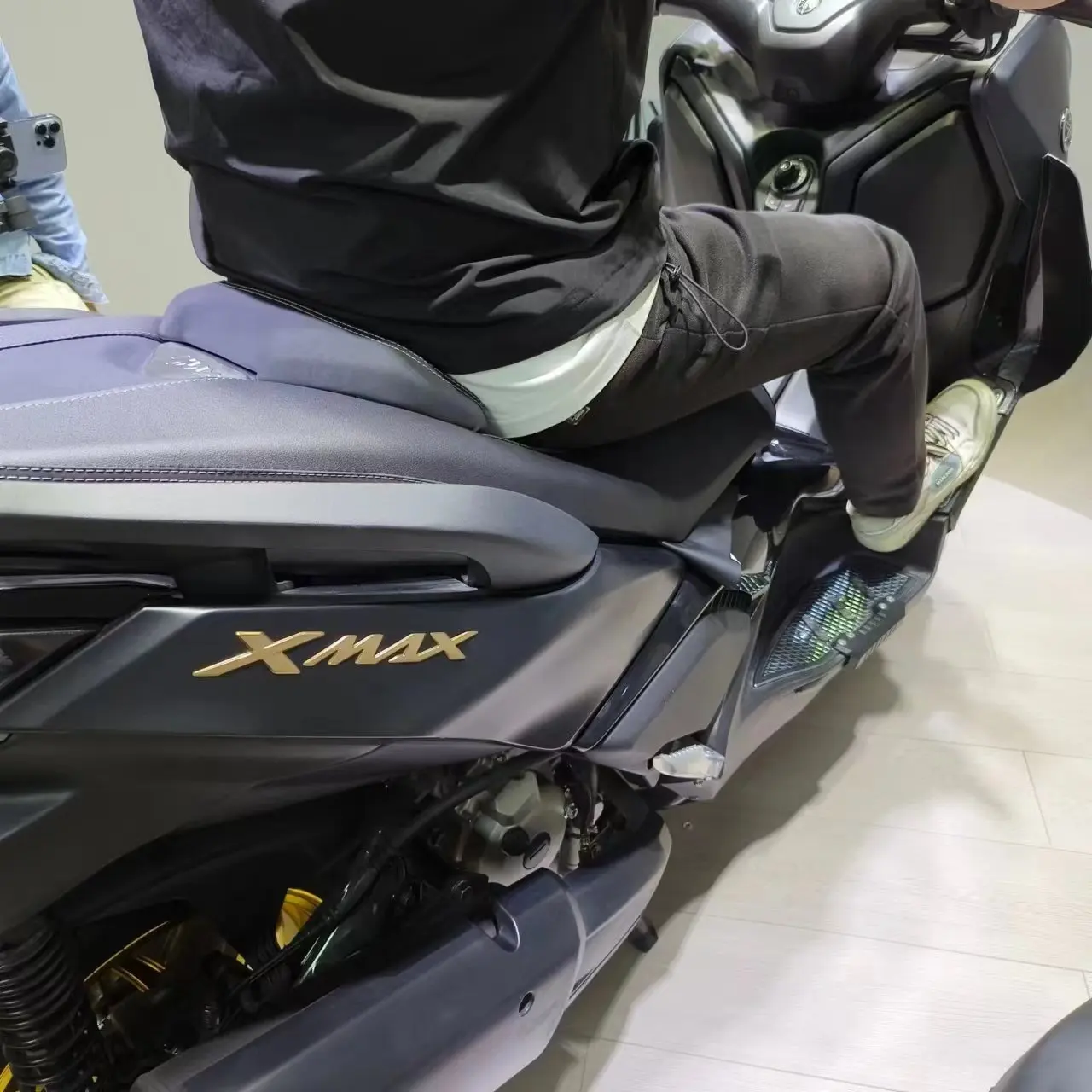 Модифицированный мотоциклетный xmax250 xmax300 2024 года xmax нижнее сиденье 5 см сиденья