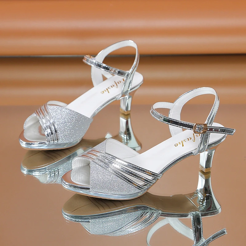 Женские босоножки на высоком каблуке однотонные блестящие сандалии с открытым