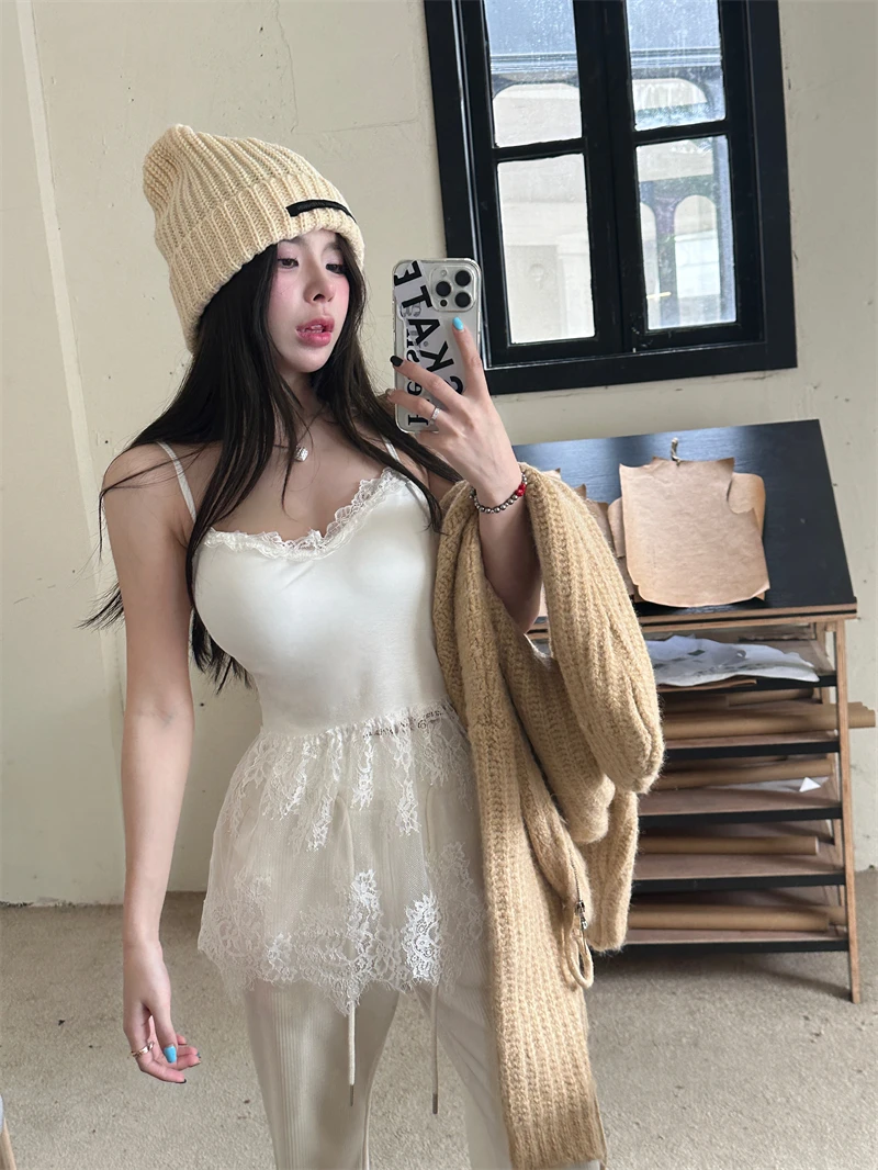 Белая майка с кружевной строчкой женская осенняя облегающая внутренняя одежда