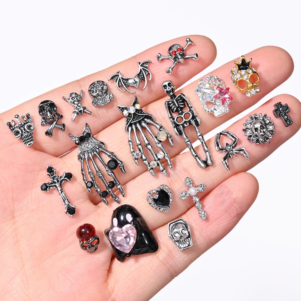 10 SZTUK Gothic Punk Alloy 3D Nail Art Charms Heart Skeleton Cross Spider Design For Halloween Nails Decoration