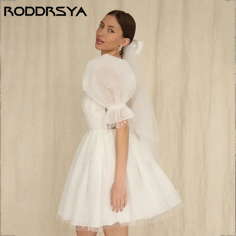 Фото Женское свадебное платье мини RODDRSYA, с V-образным вырезом, короткими рукавами-фонариками и открытой спиной, ТРАПЕЦИЕВИДНОЕ Тюлевое платье цвета слоновой кости, на заказ с V-образным вырезом, короткими рукавами-фонар №3