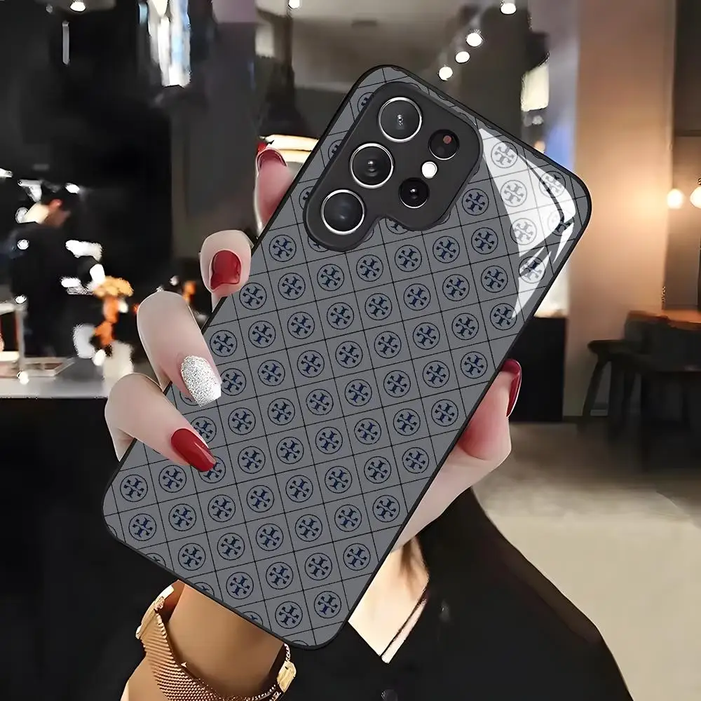 Фото Роскошный модный чехол для телефона Tory Burch для Samsung S26 S25 S24 S23 S22 S21 S20 Plus Ultra Fold A, стеклянный магнитный чехол. №4