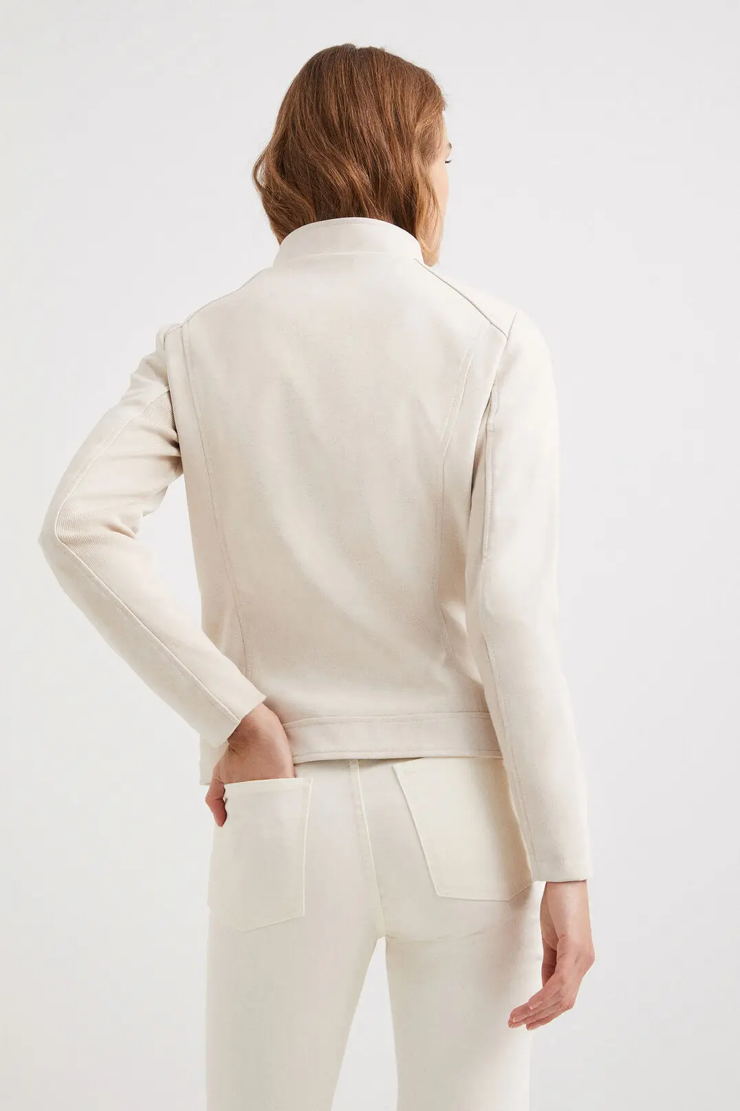 Куртка в испанском стиле с воротником-стойкой и поясом |