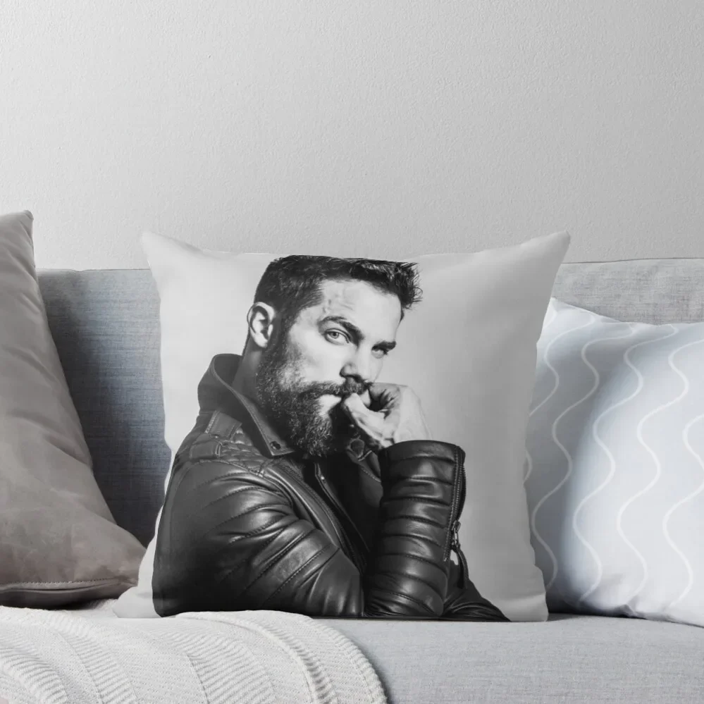 Детская декоративная подушка для роскошного дивана