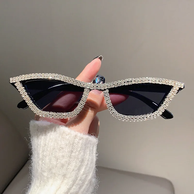 Vintage Luxury Crystal Diamond Cateye Sunglasses Women Brand Designer Black Pink Frame Cat Eye Sun Glasses Bling Bling Eyewear