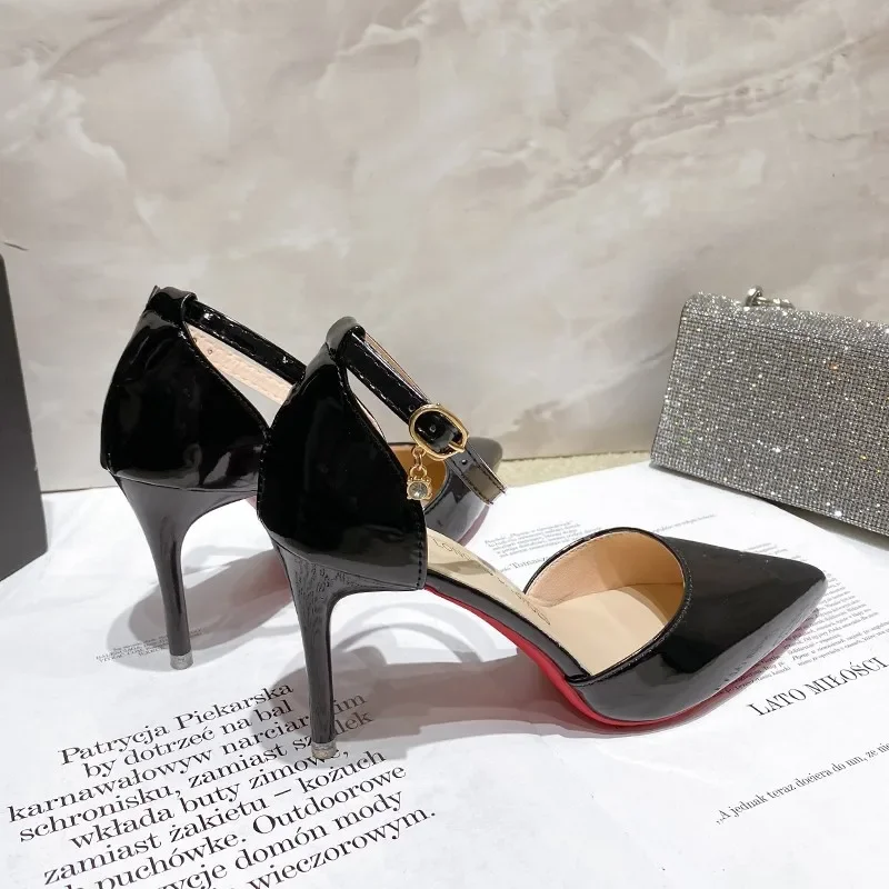 Новые женские туфли-лодочки телесного цвета на высоком каблуке с пряжкой и одним