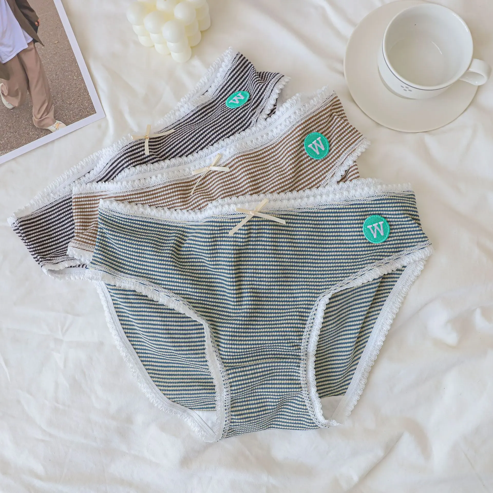

Striped cotton Mid-Rise Seamless Panties women New Japanese Fashion underwear summer briefs women NF101