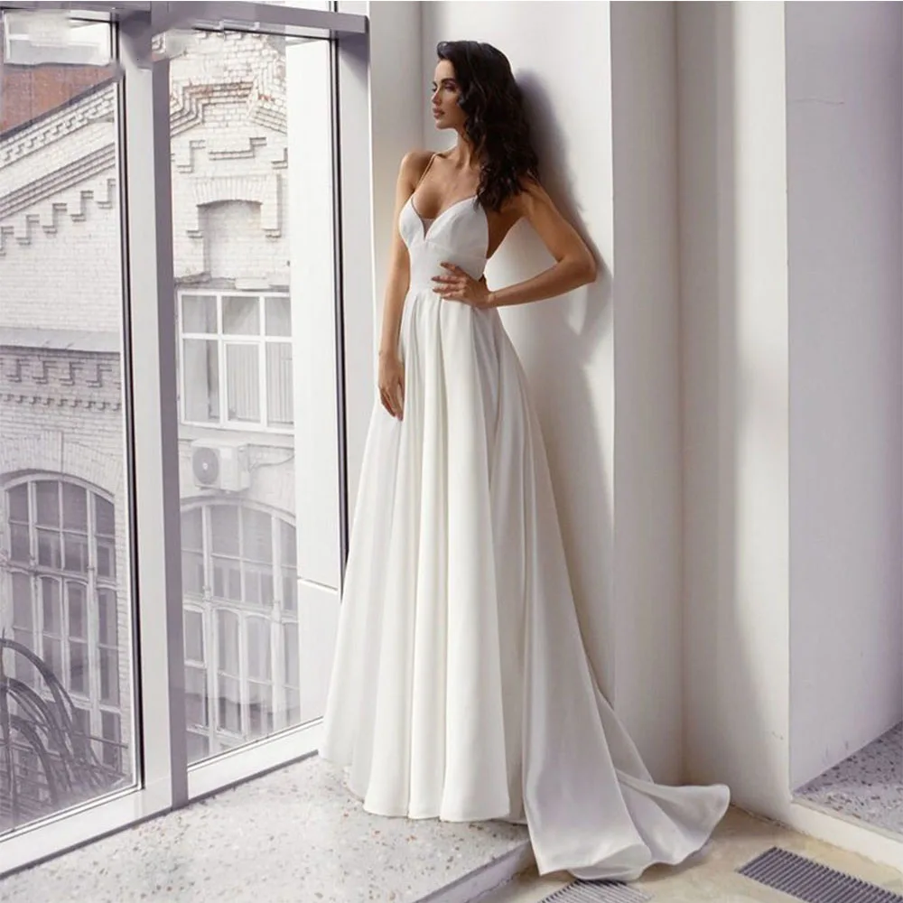 

Simple Bride Gowns V-Neck Sleeveless Spaghetti Straps Open Back Wedding Dresses A-Line Beach Sweep Train Vestido De Noiva