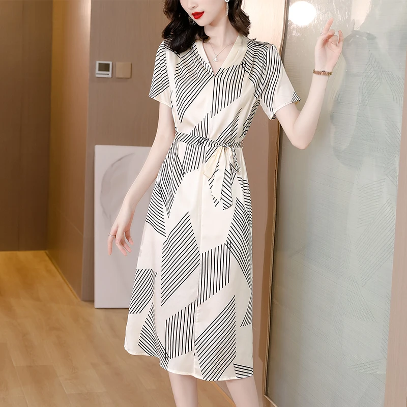 

Summer New Women's Dress V-neck Short Sleeve Satin Dress Loose Fitting Casual Fashion Printed Dresses