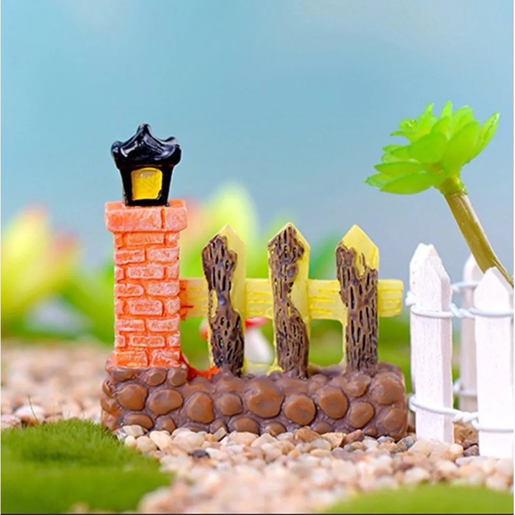 

2Pcs Fence Door Ornaments Cartoon DIY Accessories Dollhouse For Garden