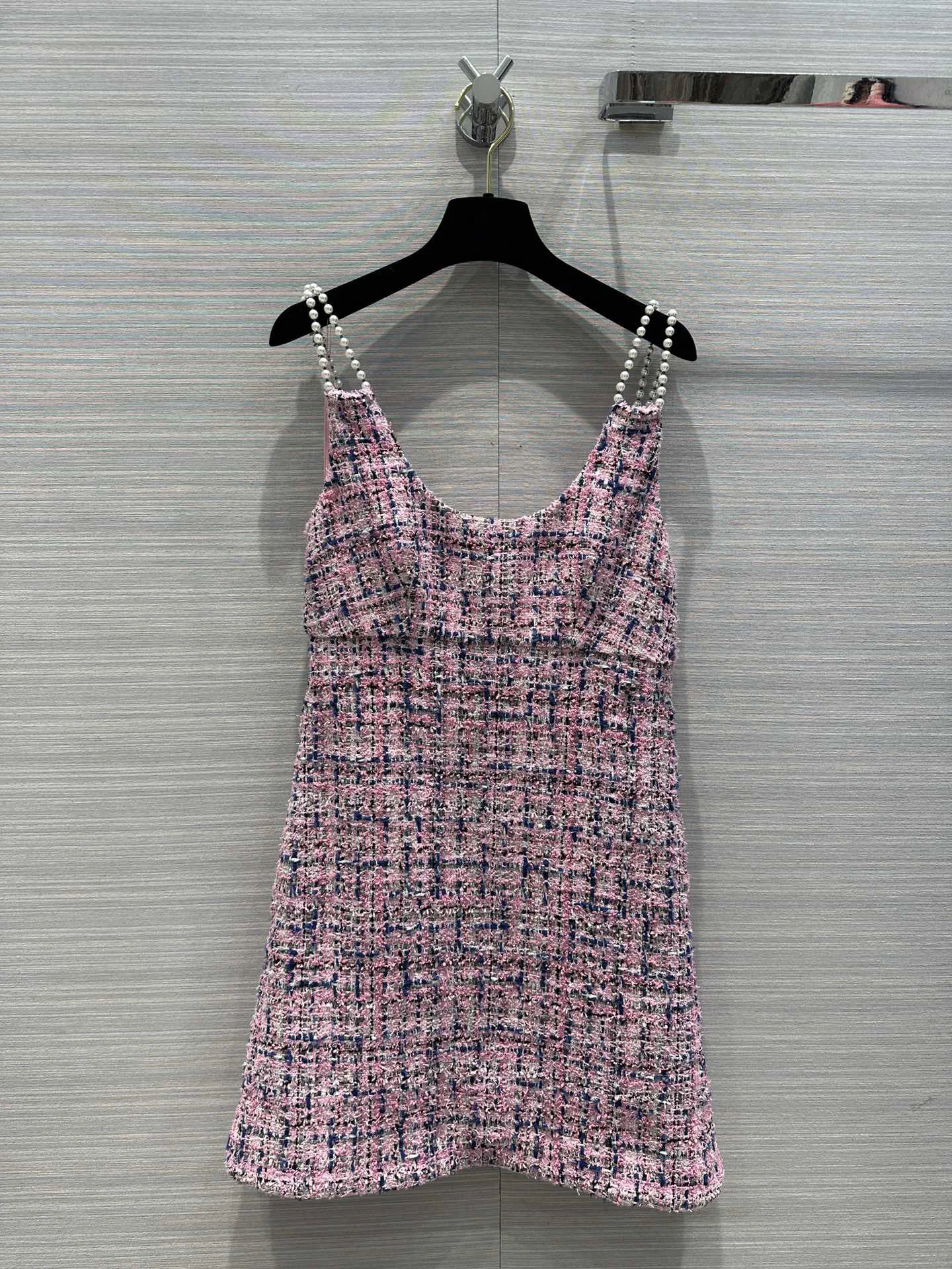 

2023Pearl halter dress, high class color yarn powder blue woven soft tweed fabric super beautiful8.16