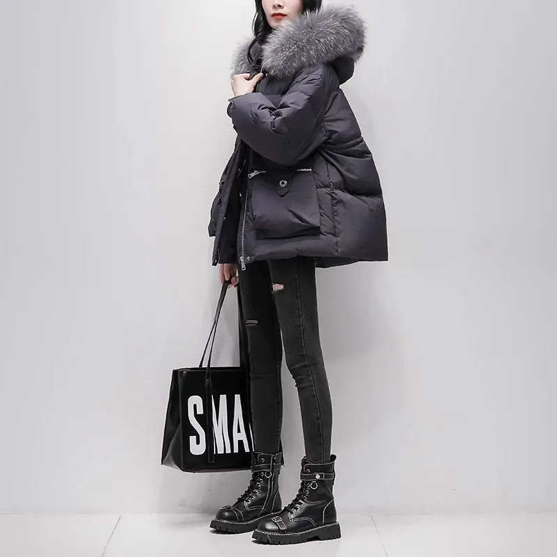 Женский пуховик с воротником из натурального меха енота зимняя короткая