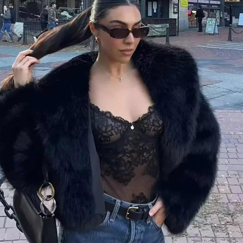 Женское зимнее пушистое пальто из искусственного меха