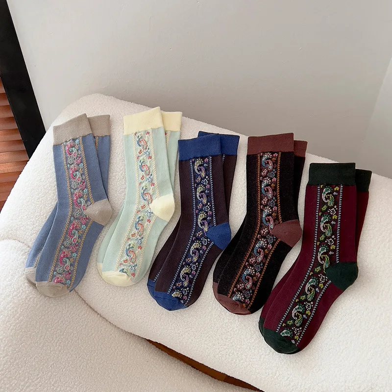 

New Harajuku Vintage Women Socks Japanese Style Flower Embroidery Cute Socks Women Ethnic Fashion Retro Streetwear Long Socks