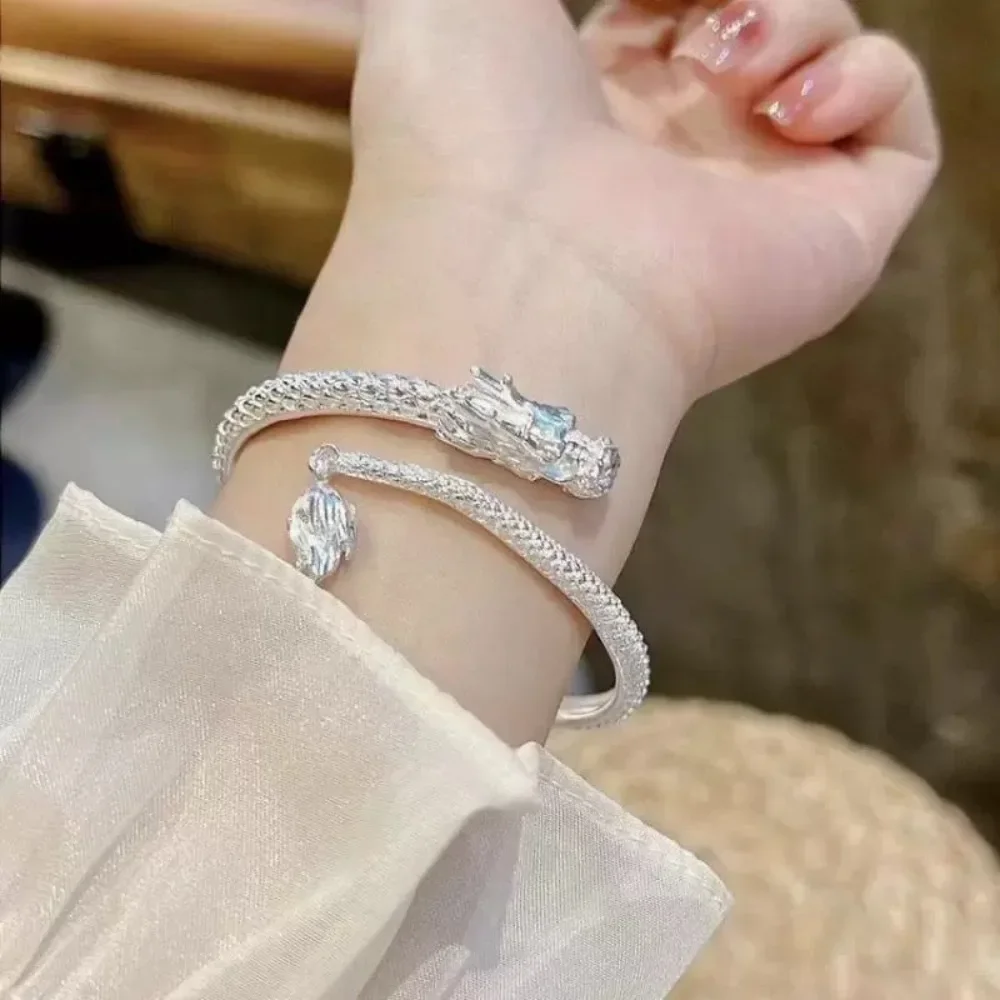 Модный браслет с драконом в китайском стиле новогодний подвесками на удачу